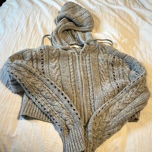 Grey cropped sweater with a hood
